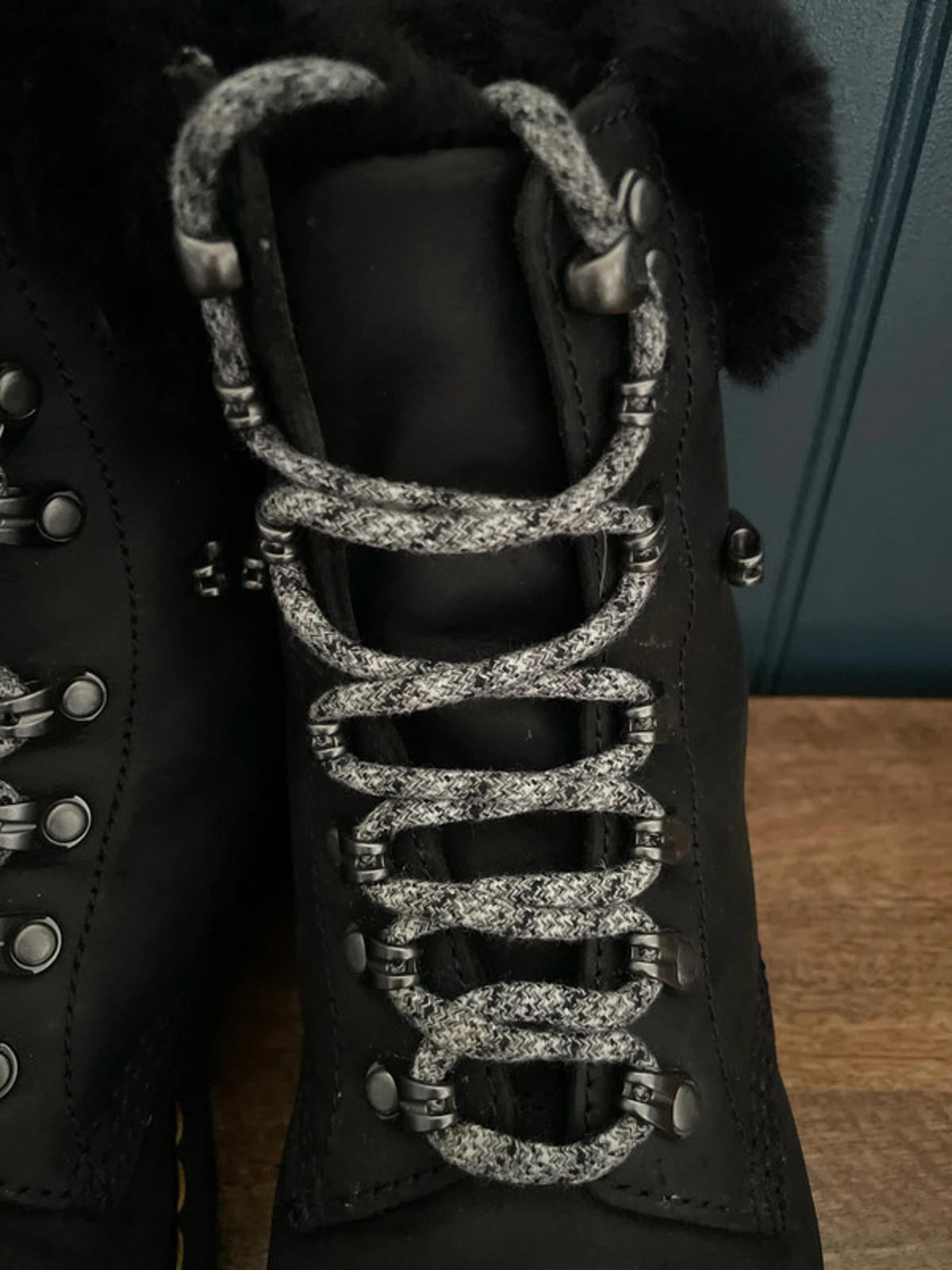 Women’s Dr Martens 1460 Serena Collar Faux Fur Lined Leather Lace Up Boots In Black - UK6 - 2366