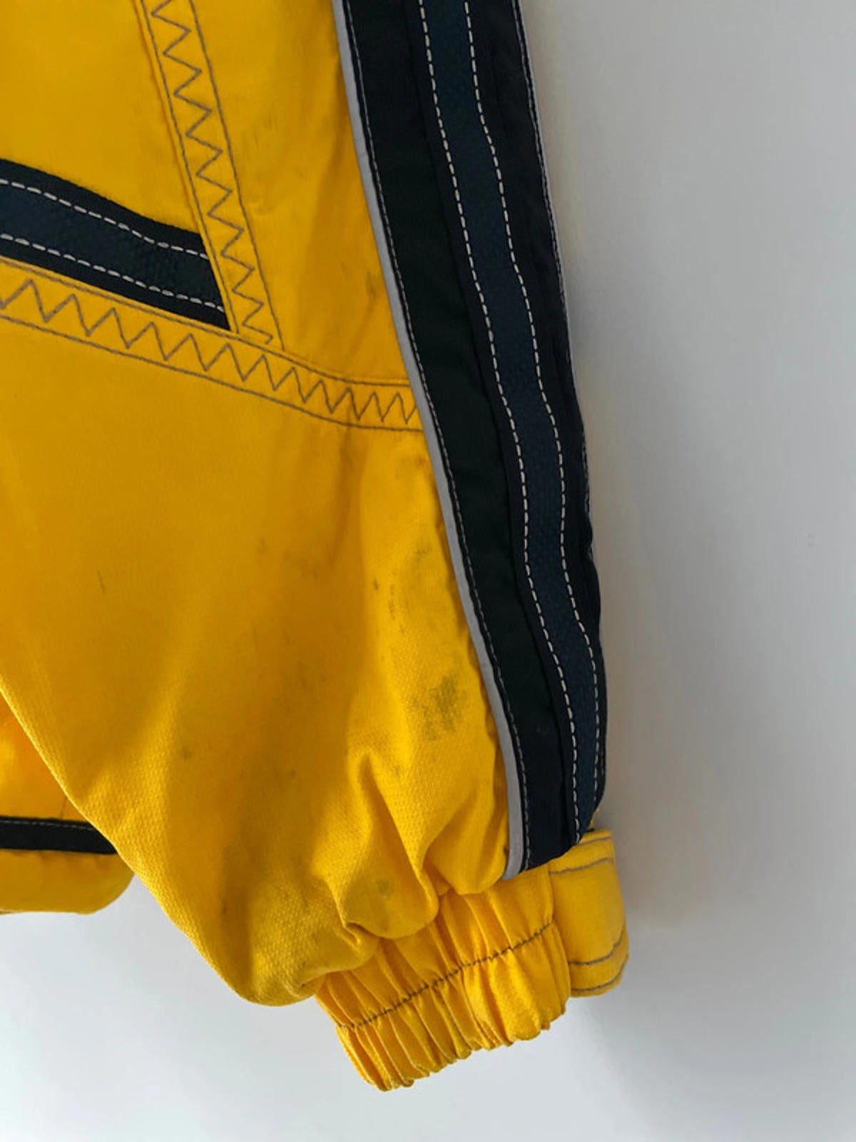 Men’s Descente Vintage Japan Ski Jacket In Yellow/Black - Medium - 2402