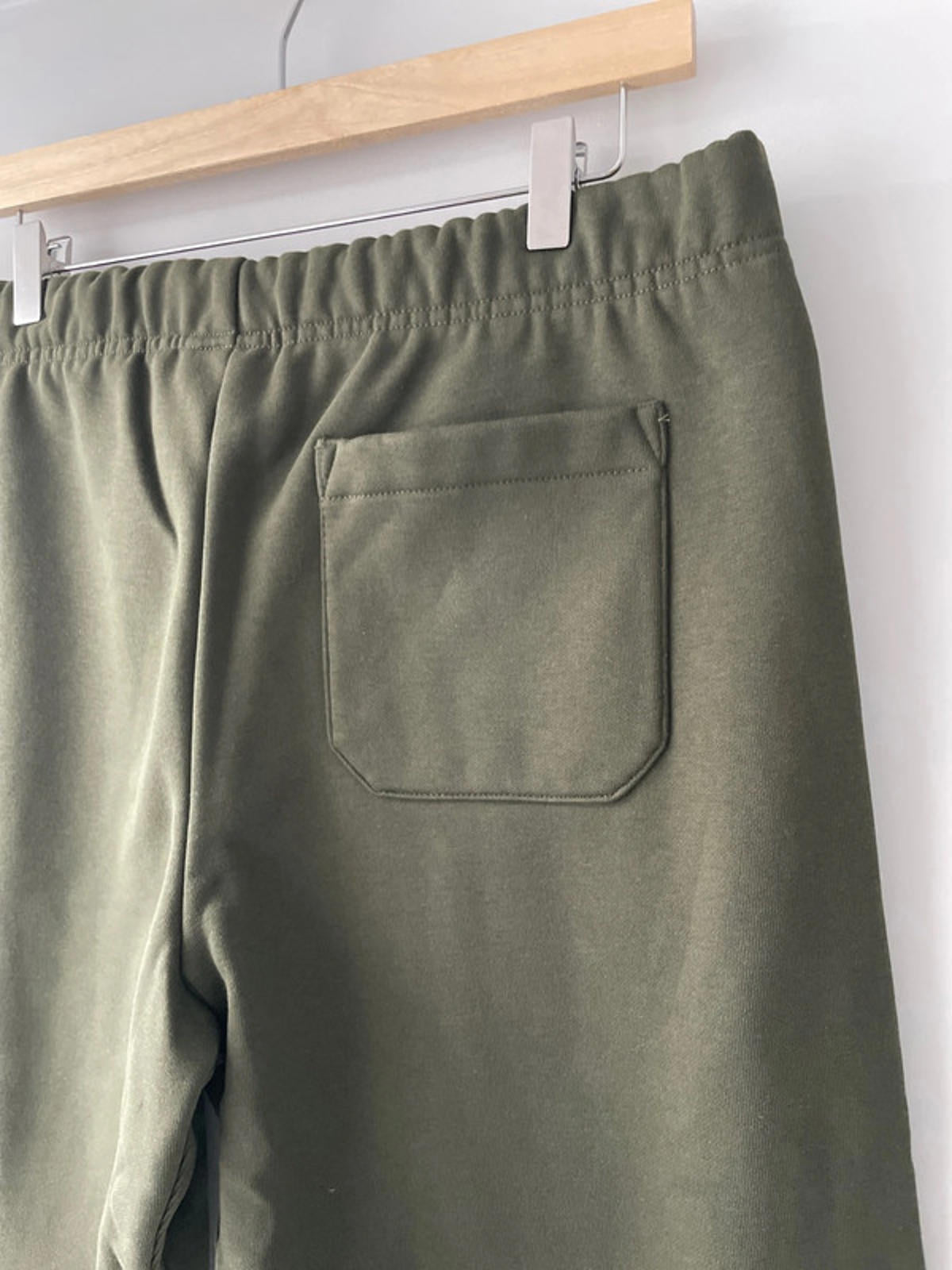 Men’s Carhartt WIP Chase Joggers with Hidden Draw String In Olive/Gold - Medium - 2411