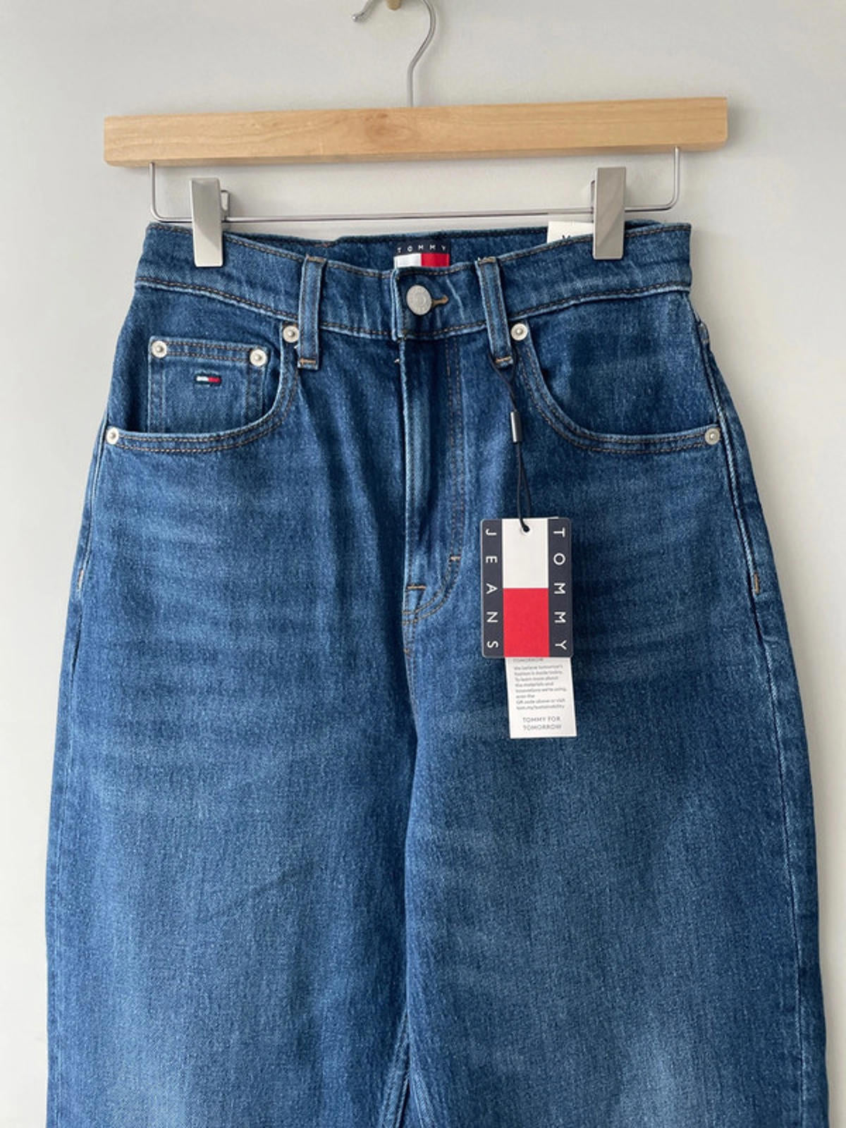 Women’s Tommy Hilfiger Mom Ultra High Tapered Fit Jeans In Navy - W26/L32 - 2348