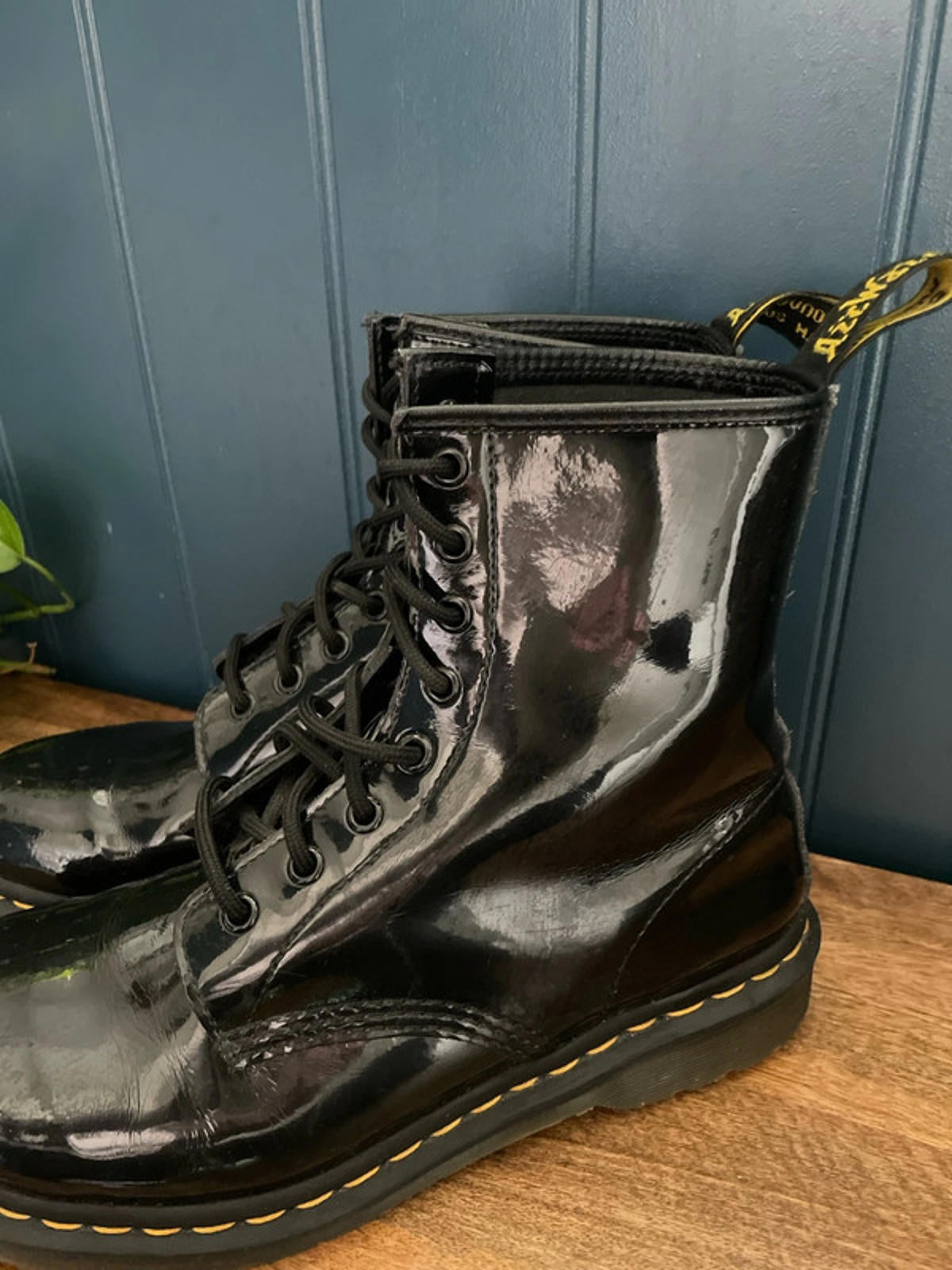 Women’s Dr Martens 1460 8-eyelet Lace Up Boots In Black Patent Leather - UK 8 - 2363
