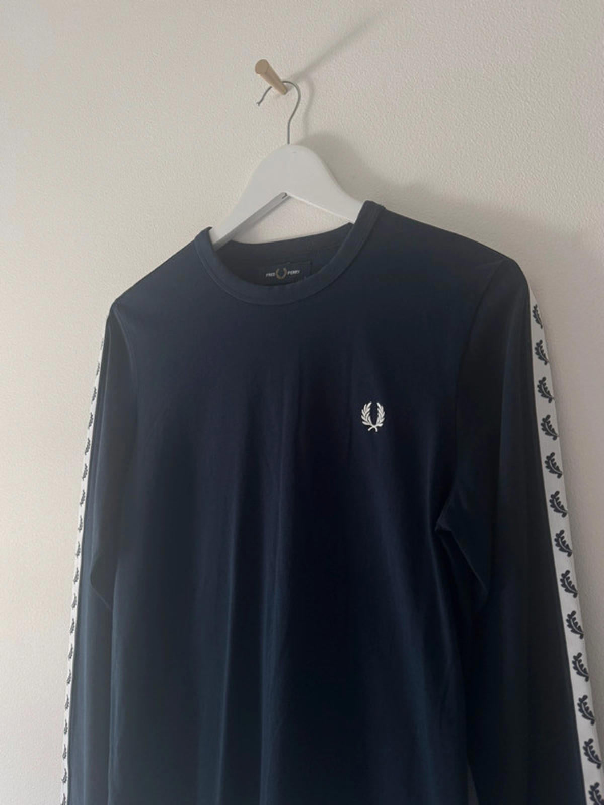 Men’s Fred Perry Crew Neck Long Sleeve T-Shirt In Navy - Small - 1450