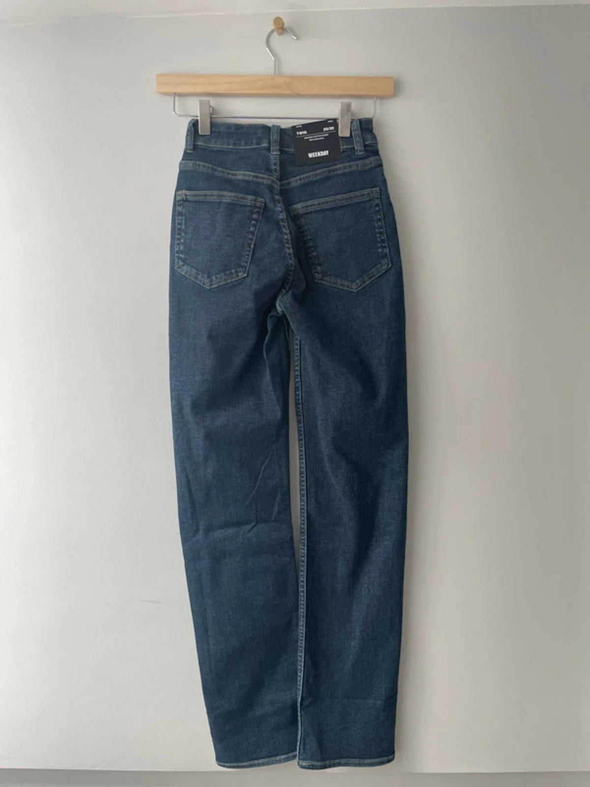 Women’s Weekday Twig Curve Mid Straight Fit Jeans - W25/L32 - 1823