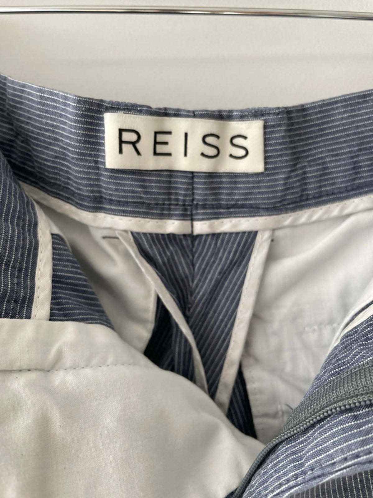 Men’s Reiss Pin Stripe Classic Chino Shorts - W28 - 1272