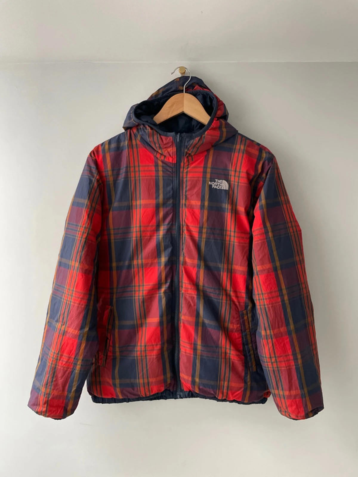 Boys The North Face Checked Padded Hooded Puffer Jacket In Red/Blue - XL- 2374