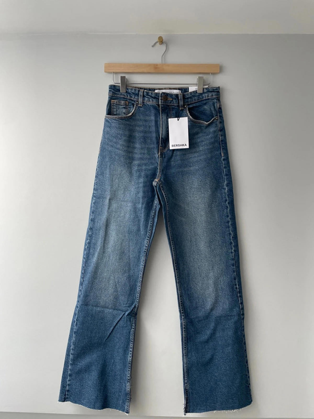 Women’s Bershka Premium Straight Fit Jeans with Raw Edge Hem - W27/L30 - 1863