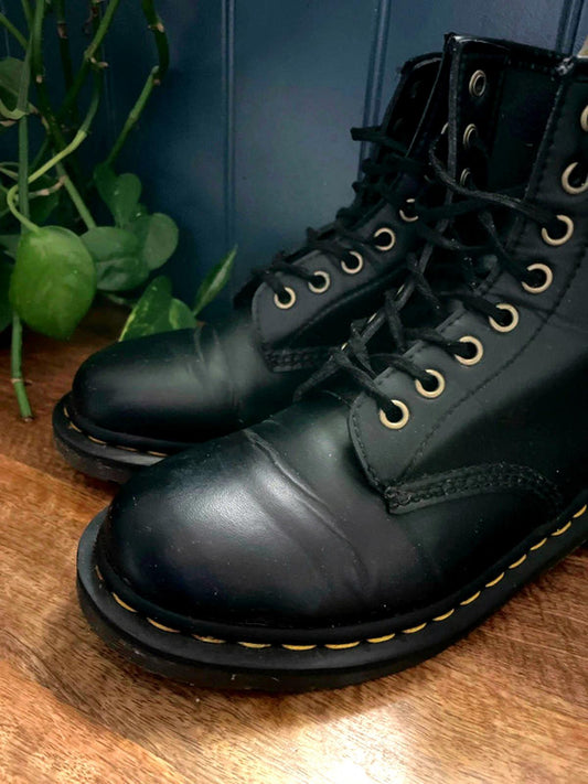 Women’s Dr Martens 14045 Mid Calf Lace Up Vegan Boots In Black - UK6 - 2159