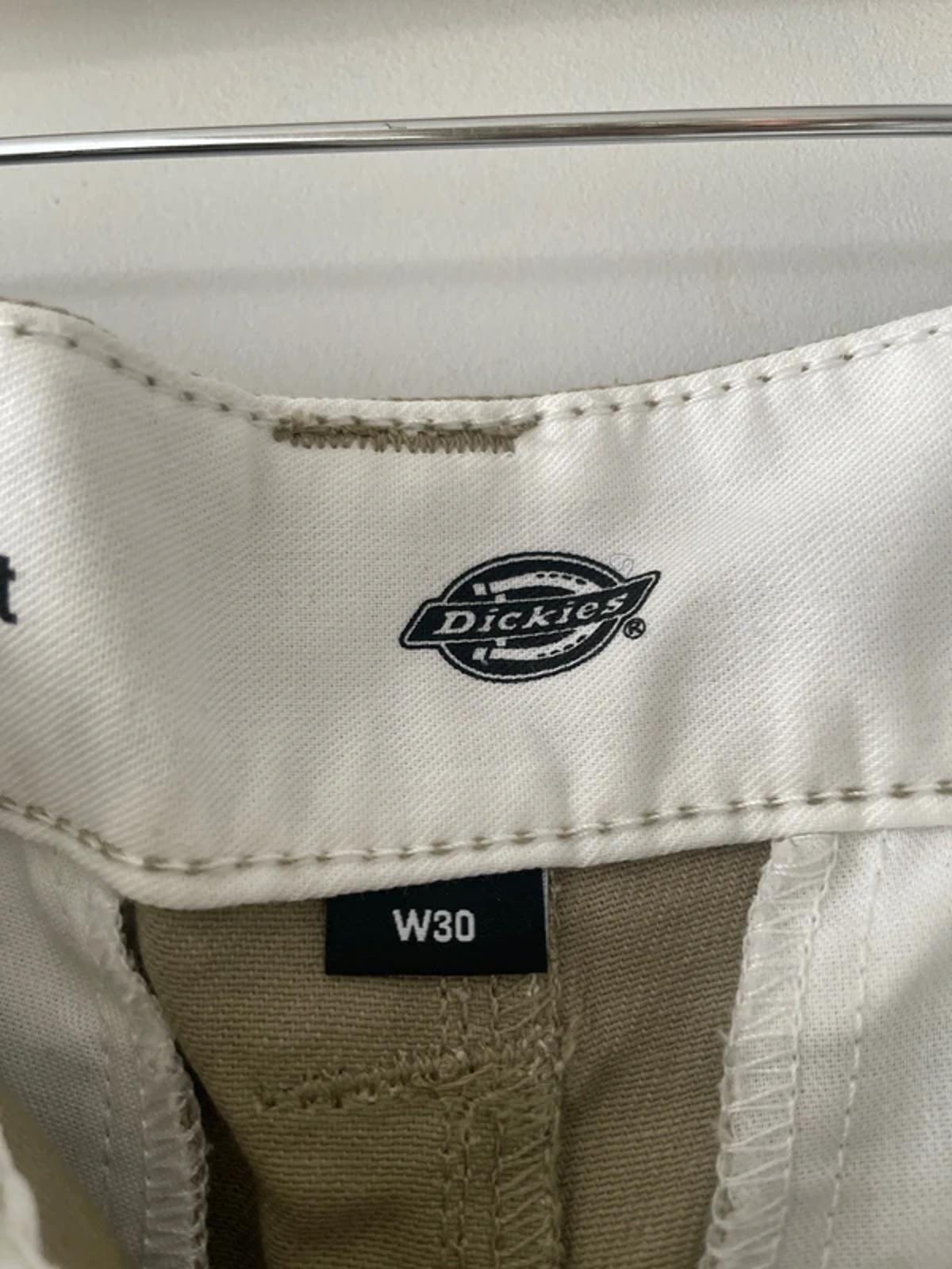 Men’s Dickies Slim Straight Fit Chino Short In Beige - W30/L10.5- 3185