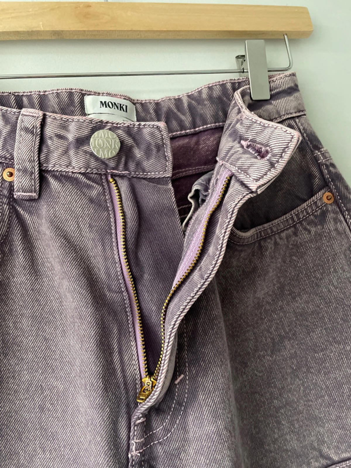 Women’s Monki Wide barrel leg jeans with patch detail In Grey Lilac Wash - W26/L32 - 2412
