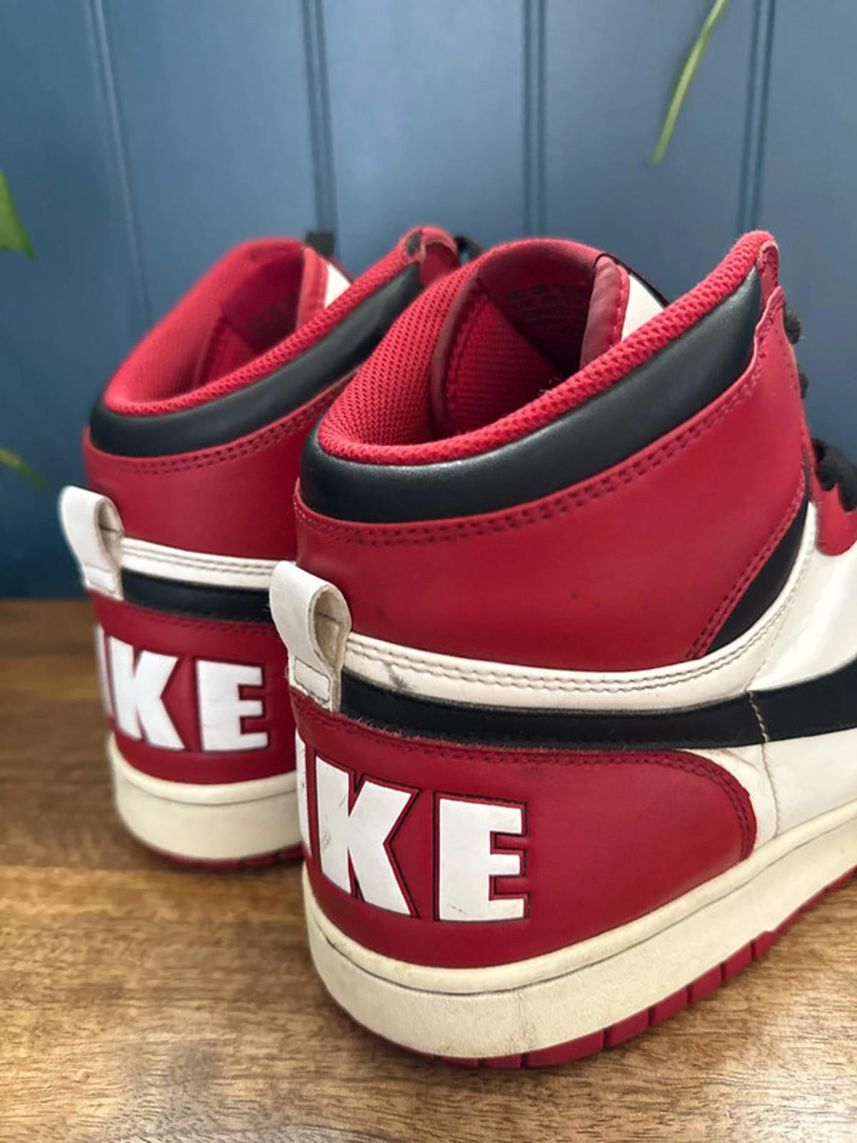 Men’s Nike Big High Spike Lee Chicago Bulls Red Black White 2010 - Uk12 - 0787