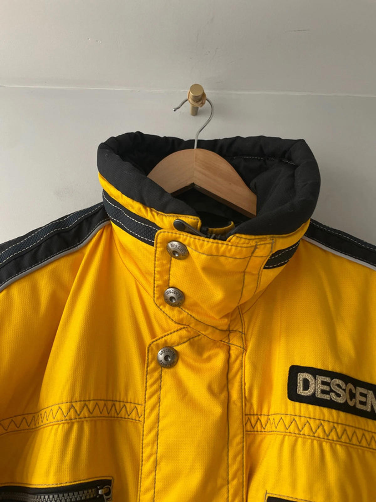 Men’s Descente Vintage Japan Ski Jacket In Yellow/Black - Medium - 2402