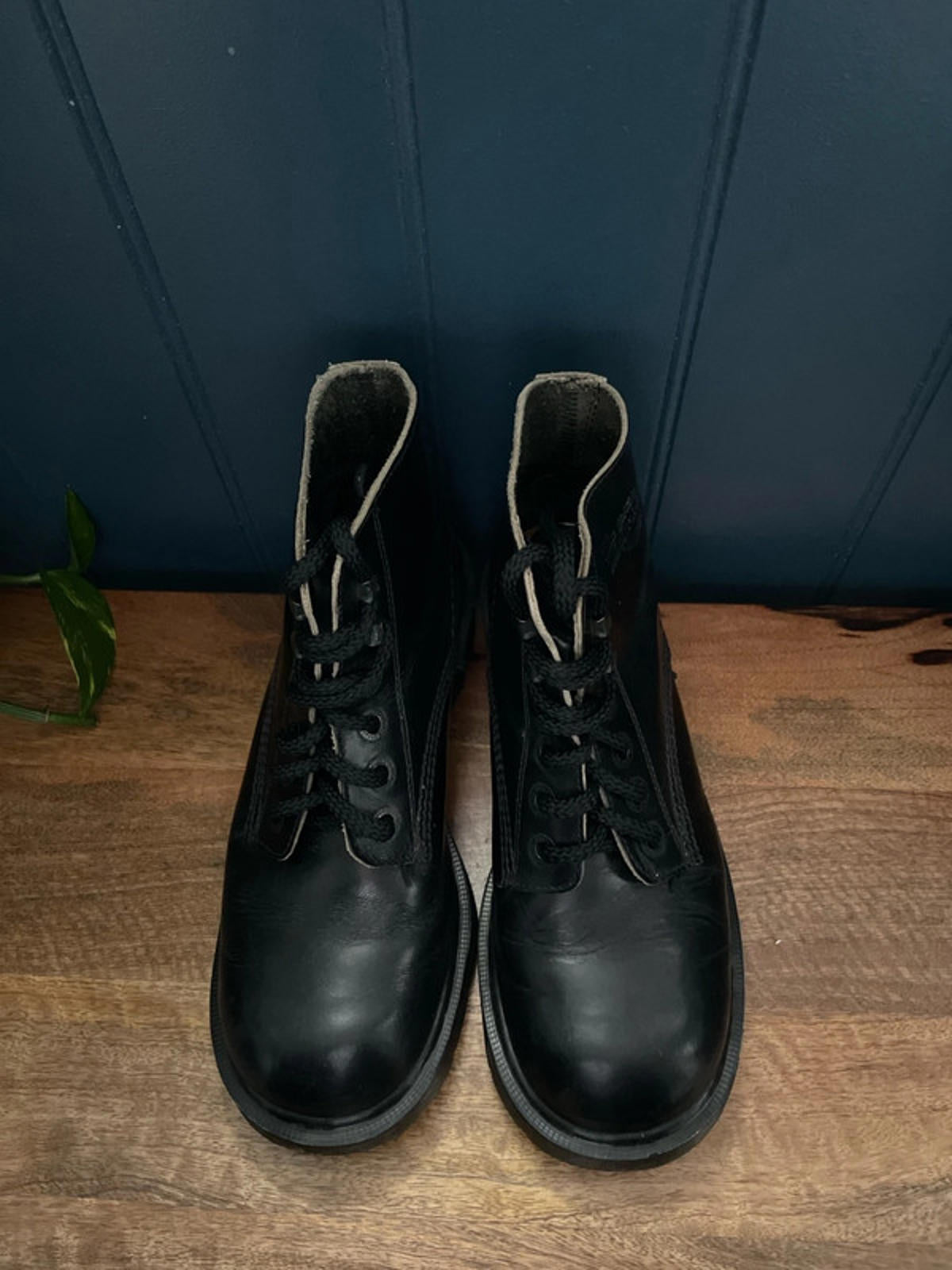 Women’s Dr Martens Made In England Lace Up Leather Boots In Black - UK6 - 2167