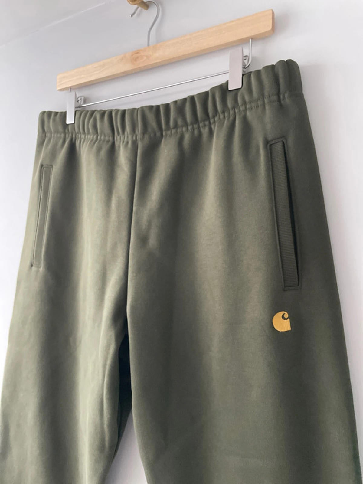 Men’s Carhartt WIP Chase Joggers with Hidden Draw String In Olive/Gold - Medium - 2414