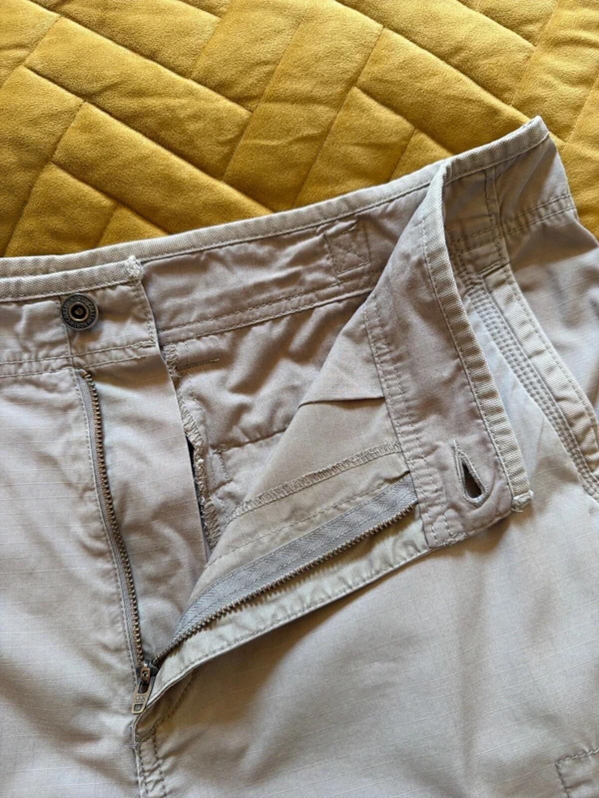 Men’s cargo combat baggy fit shorts in beige - W36 - 3404