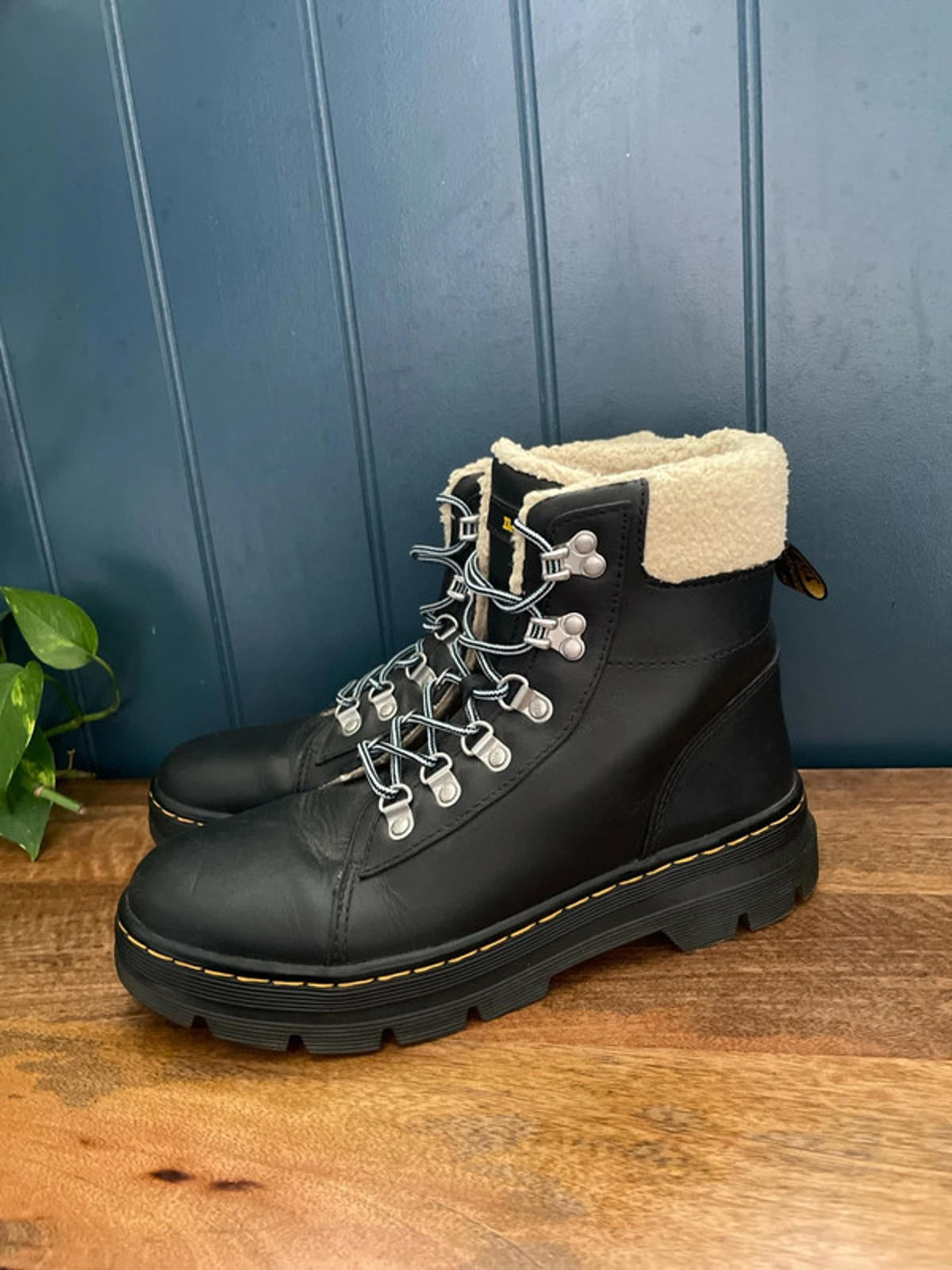 Women’s Dr Martens Combs Premium Leather Faux Fur Lined Lace Up Boots In Black - UK6 - 2357