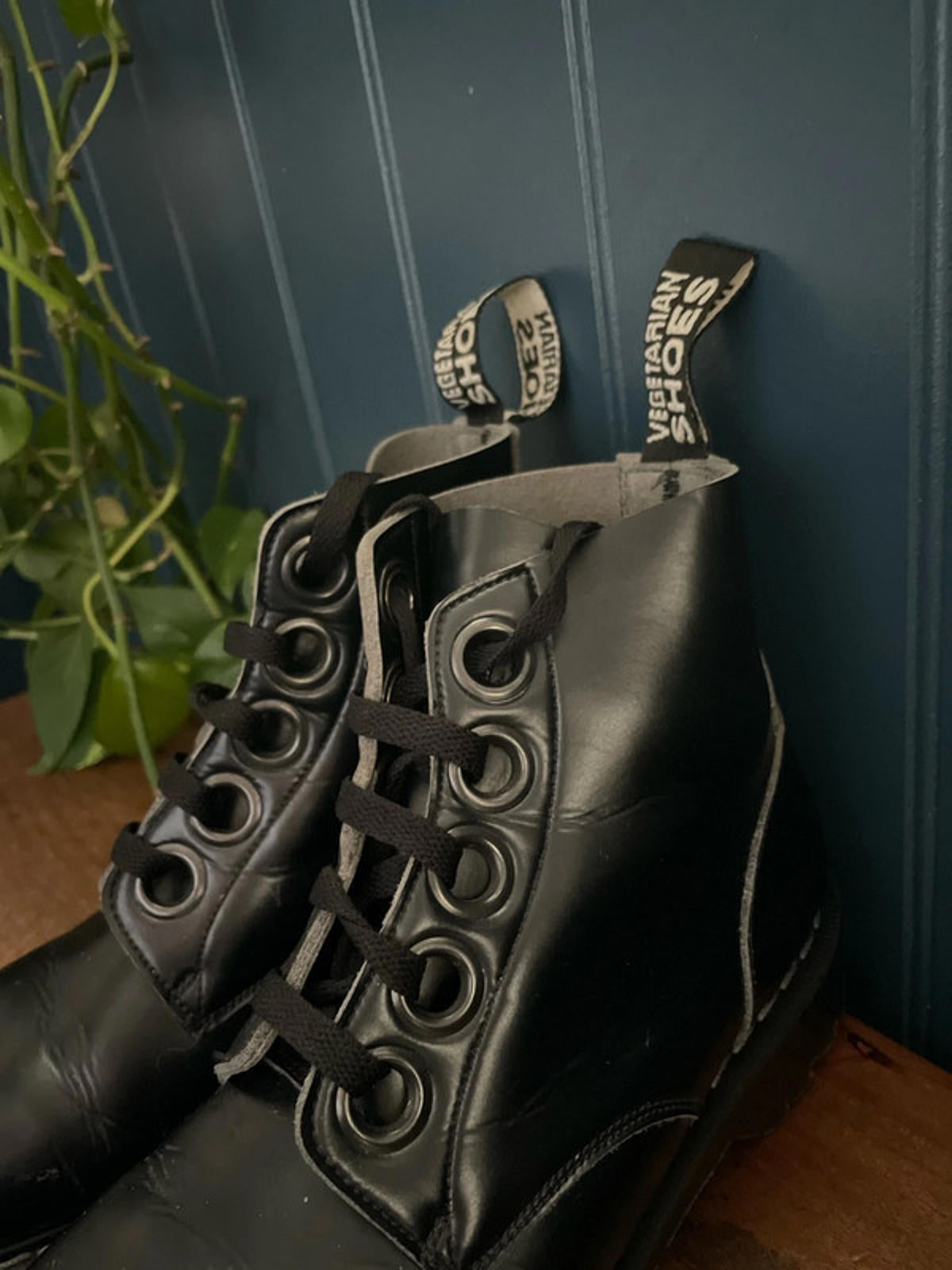 Women’s Vegetarian Shoes Made In England Lace Up Ankle Boots in Black - UK7 - 2168