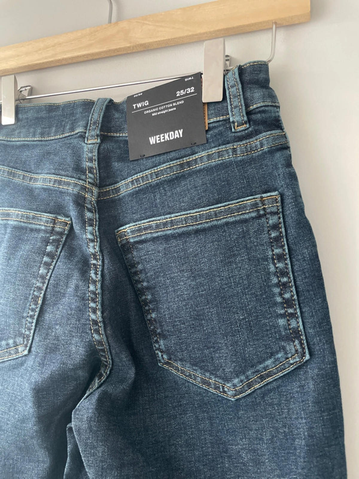 Women’s Weekday Twig Curve Mid Straight Fit Jeans - W25/L32 - 1823