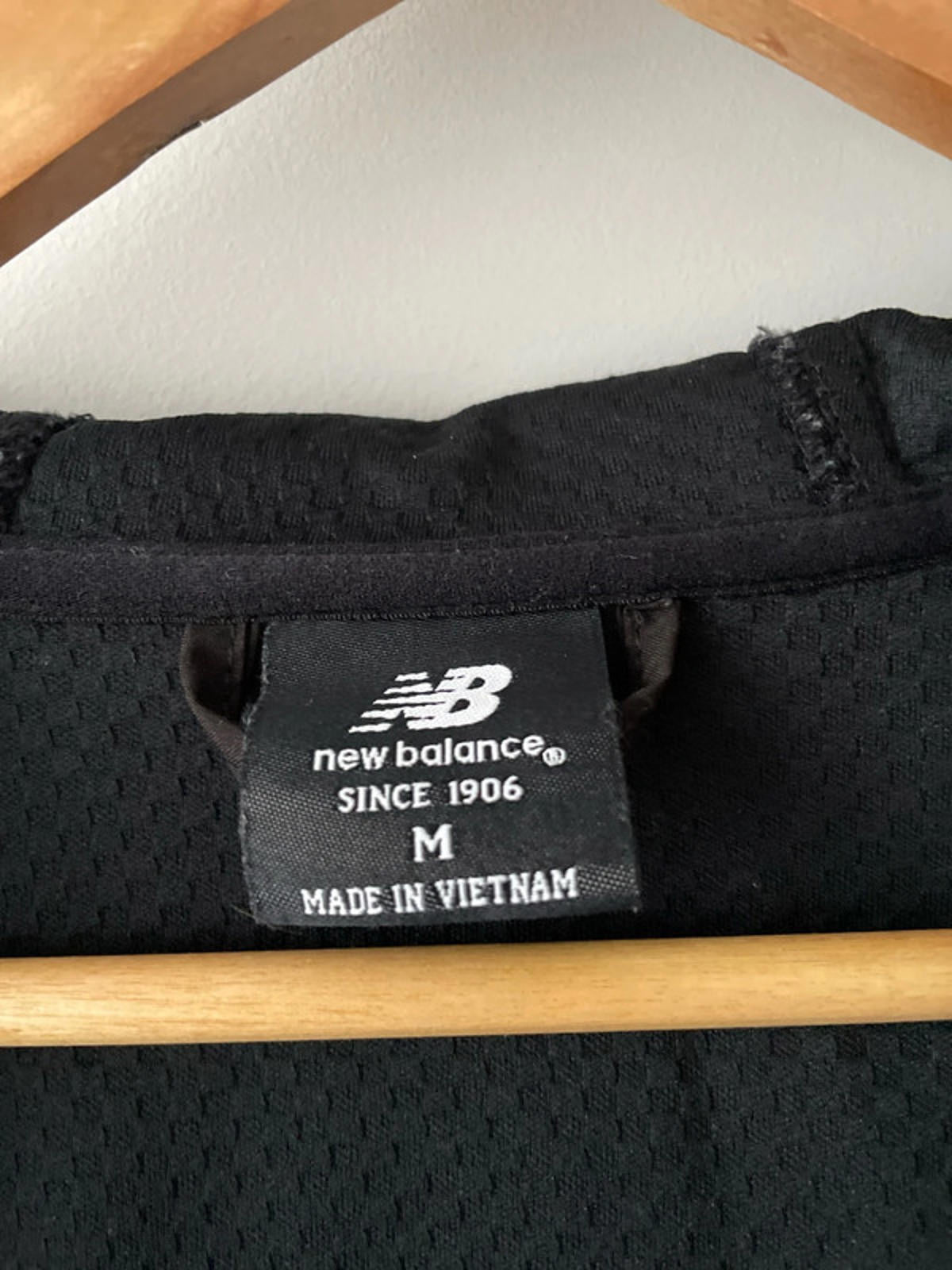 Men’s New Balance Zip Through Hooded Jacket - Medium - 1994