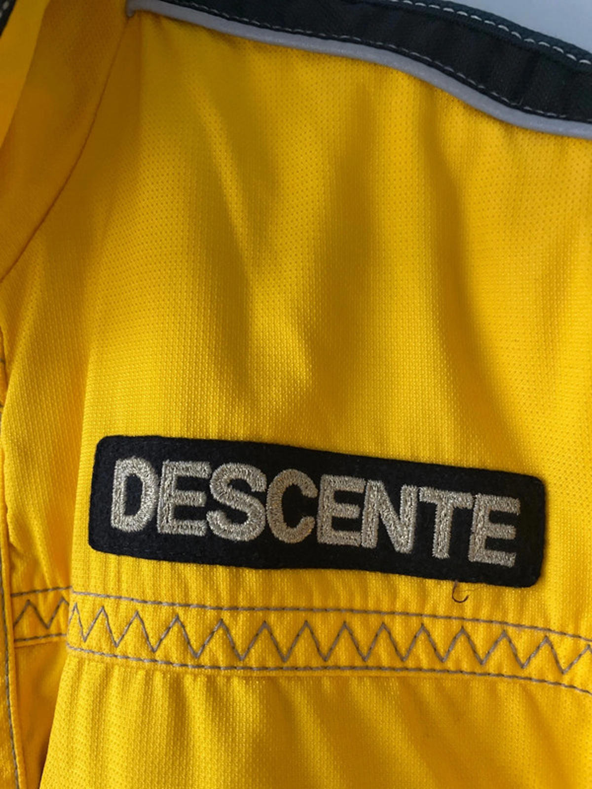 Men’s Descente Vintage Japan Ski Jacket In Yellow/Black - Medium - 2402