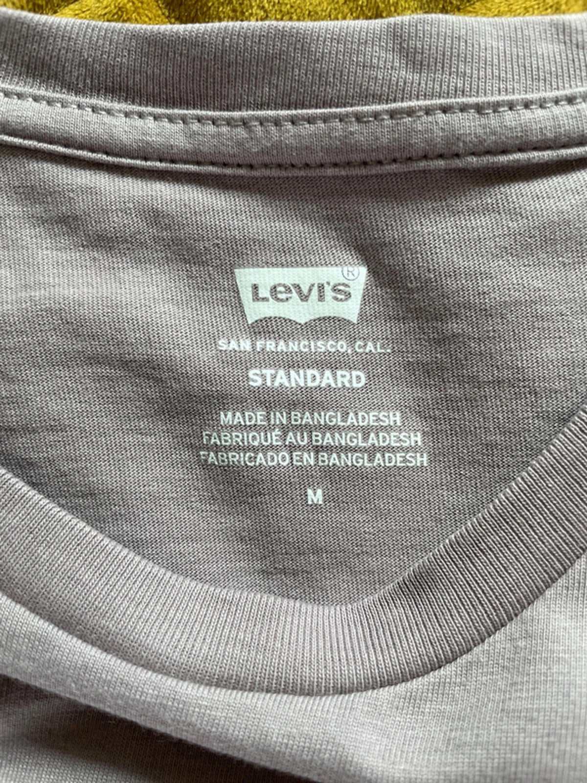 Men’s Levi’s Crew Neck T-shirt - Medium - 1570