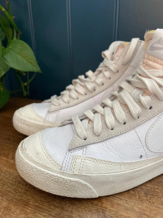 Women’s Nike Blazer Mid 77 Premium Leather Trainers - UK 5 - 1788