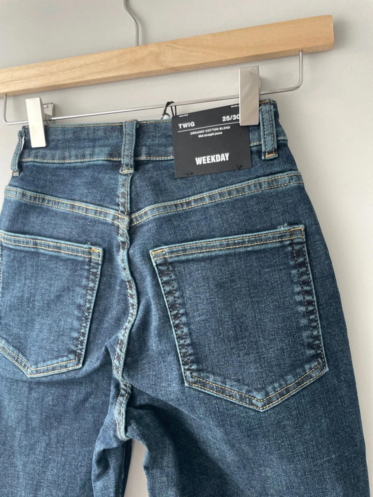 Women’s Weekday Twig Curve Mid Straight Fit Jeans - W25/L30 - 1817