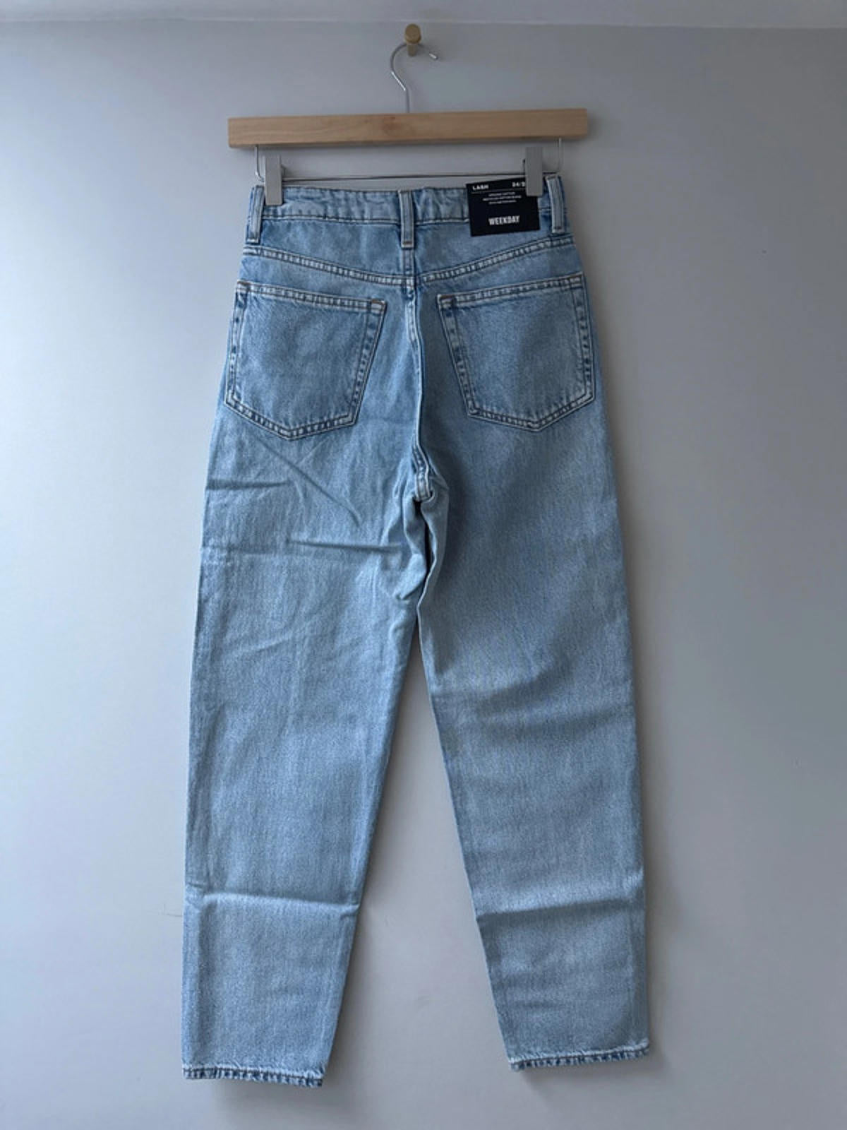 Women’s Weekday Lash high waisted fit jeans with wash - W24 / L28