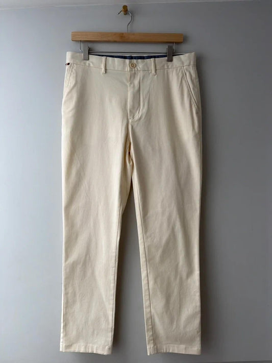 Men’s Tommy Hilfiger Denton Straight Leg Chino Trousers In Cream - W31/L32 - 3250