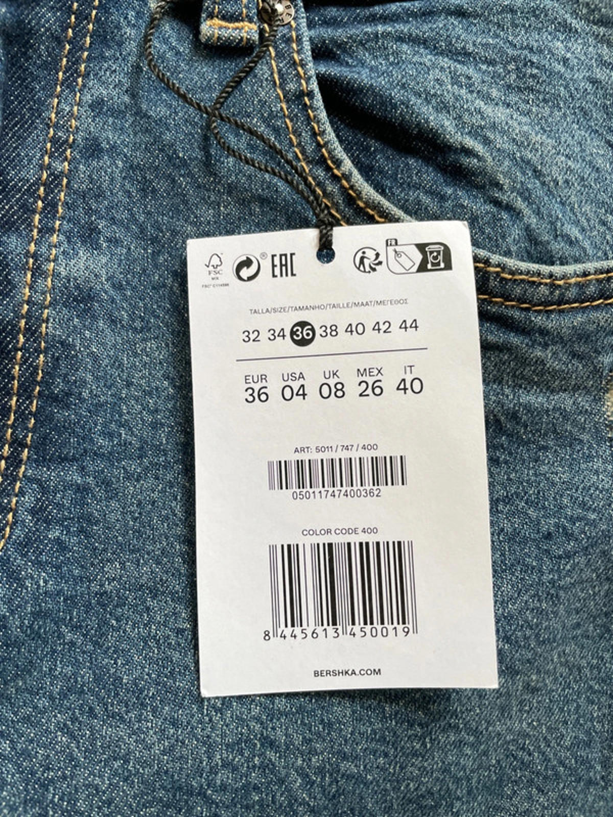 Women’s Bershka Premium Mom Slim Petite Fit Jeans - W28/L24 - 1862