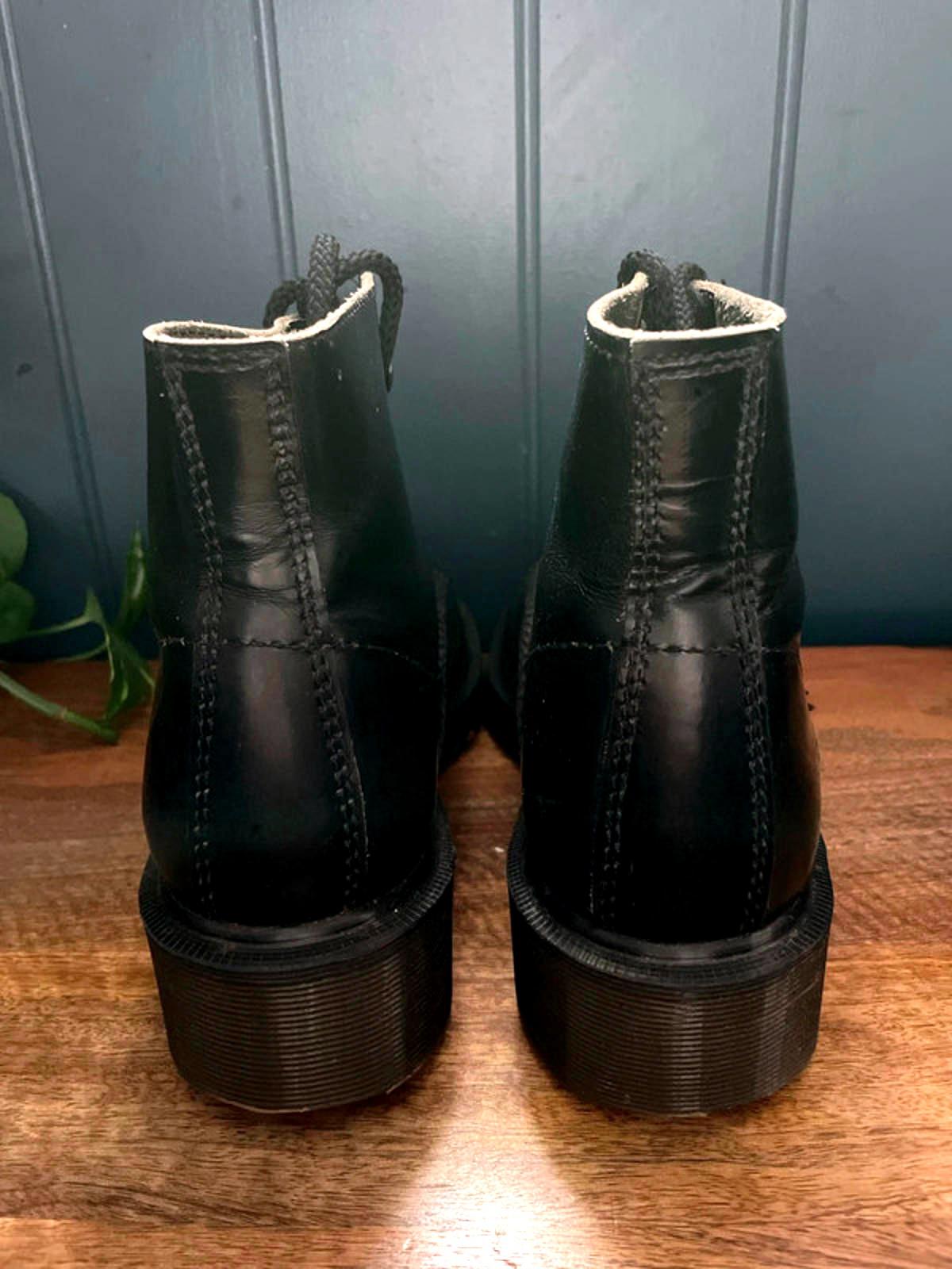 Women’s Dr Martens Made In England Lace Up Leather Boots In Black - UK6 - 2167