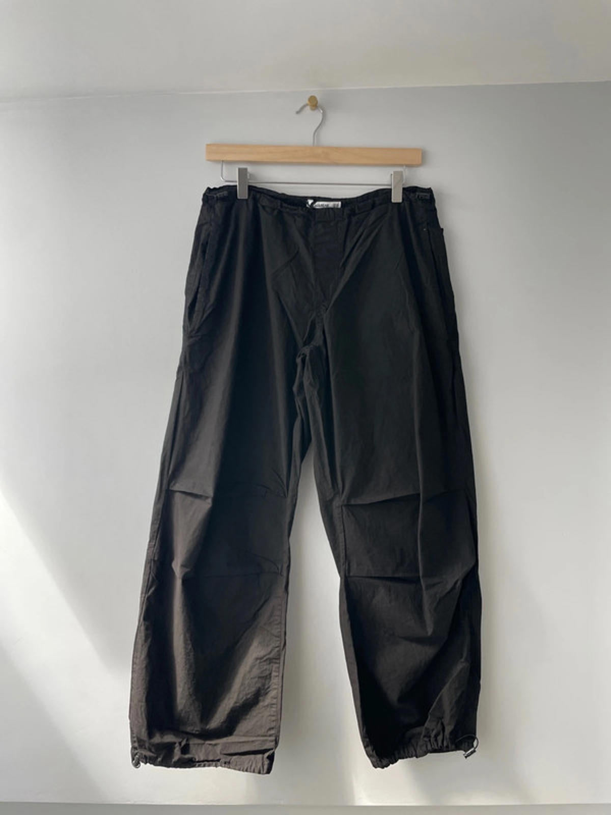 Women’s Pull and Bear Oversized Parachute Cargo Pants Bottoms - Medium - 1813