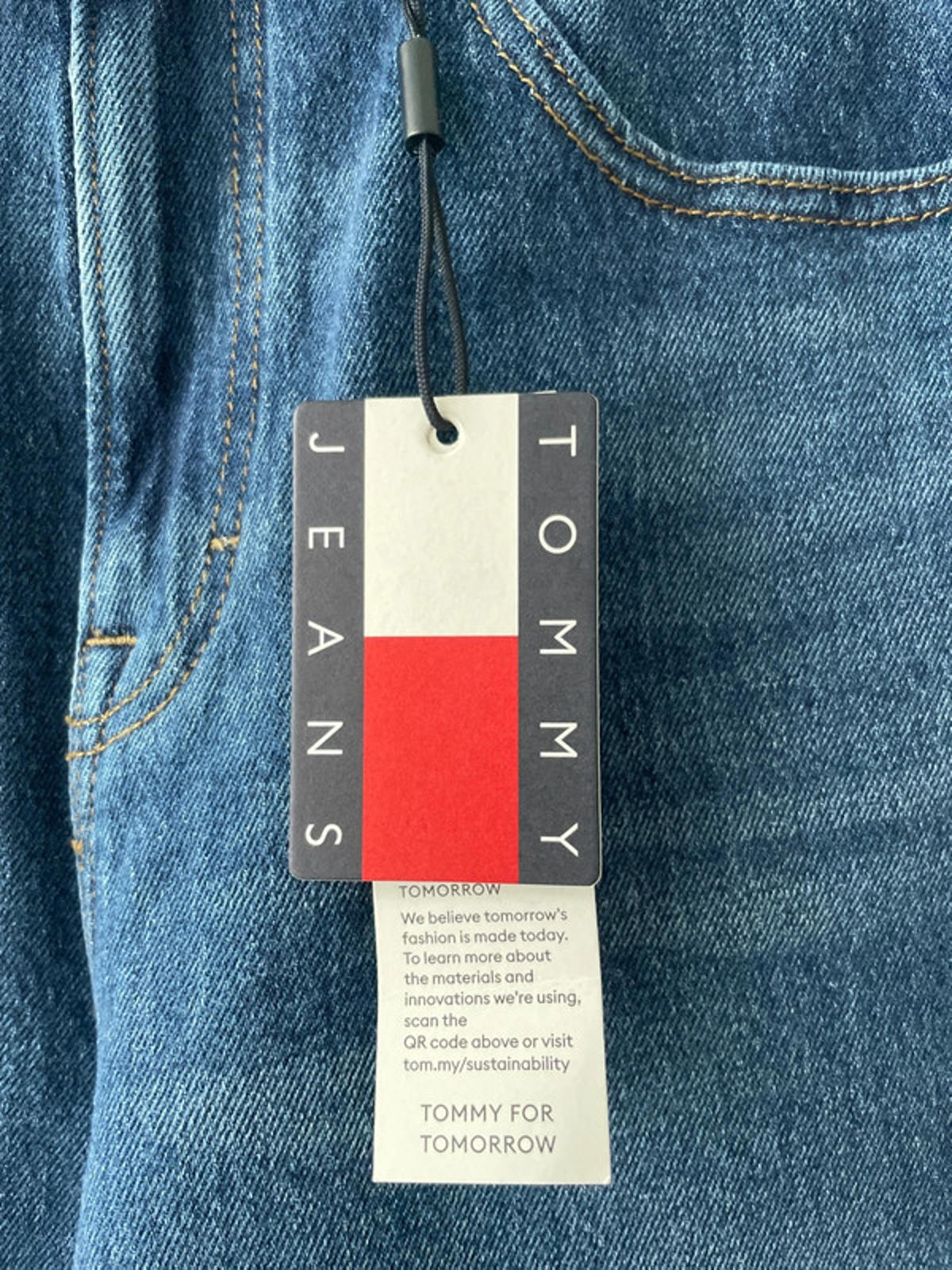 Women’s Tommy Hilfiger Mom Ultra High Tapered Fit Jeans In Navy - W26/L32 - 2348