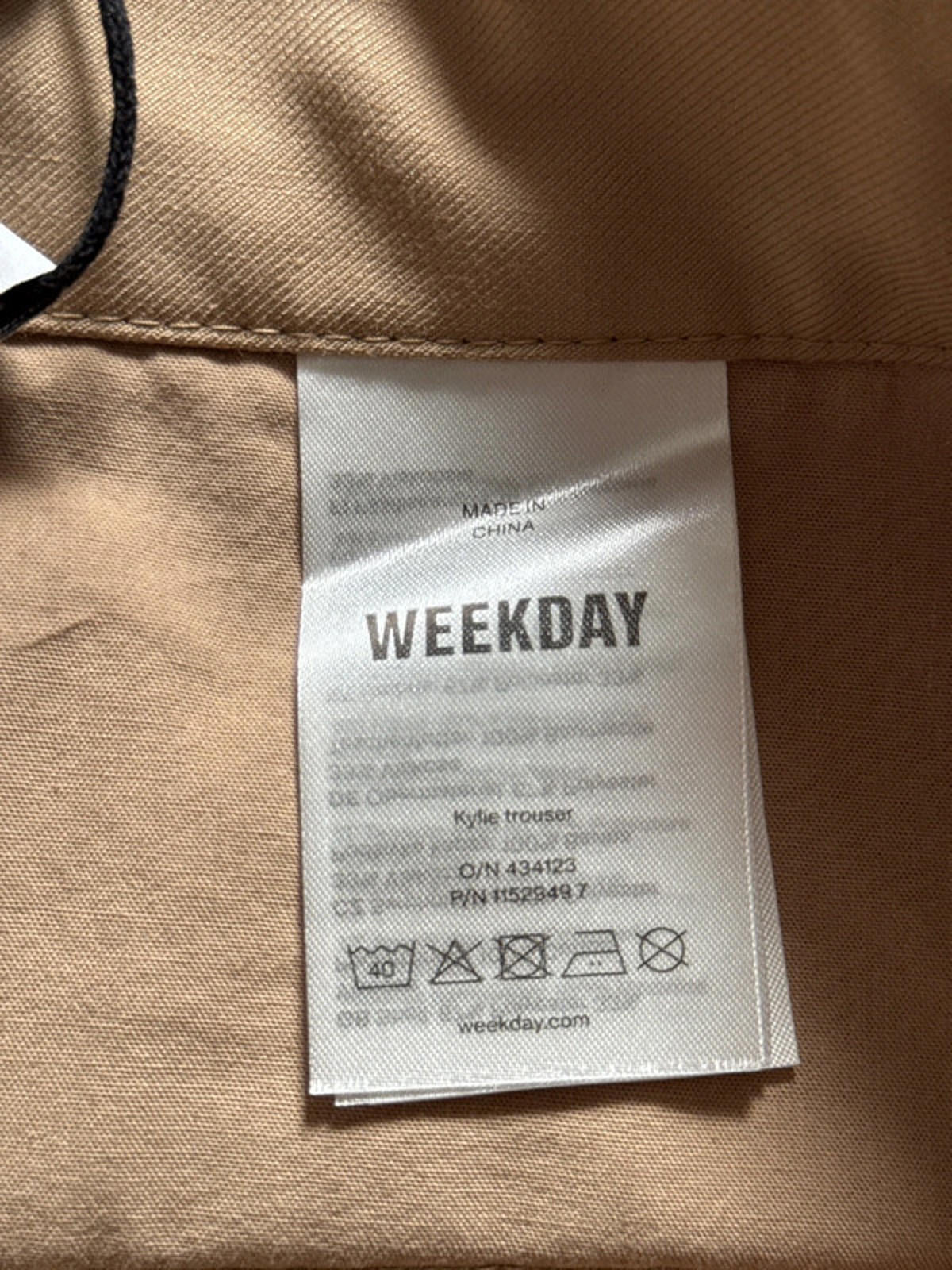 Women’s Weekday Kylie open leg trouser chino bottoms - W28/L32 - 1694