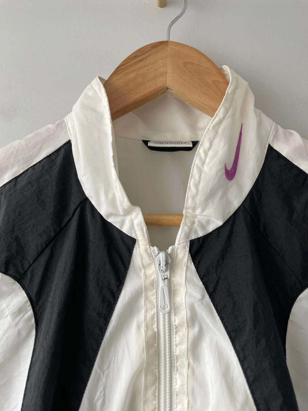 Men’s Nike Vintage Oversized Fit White Label Windbreaker Jacket In White/Black - Medium- 2393