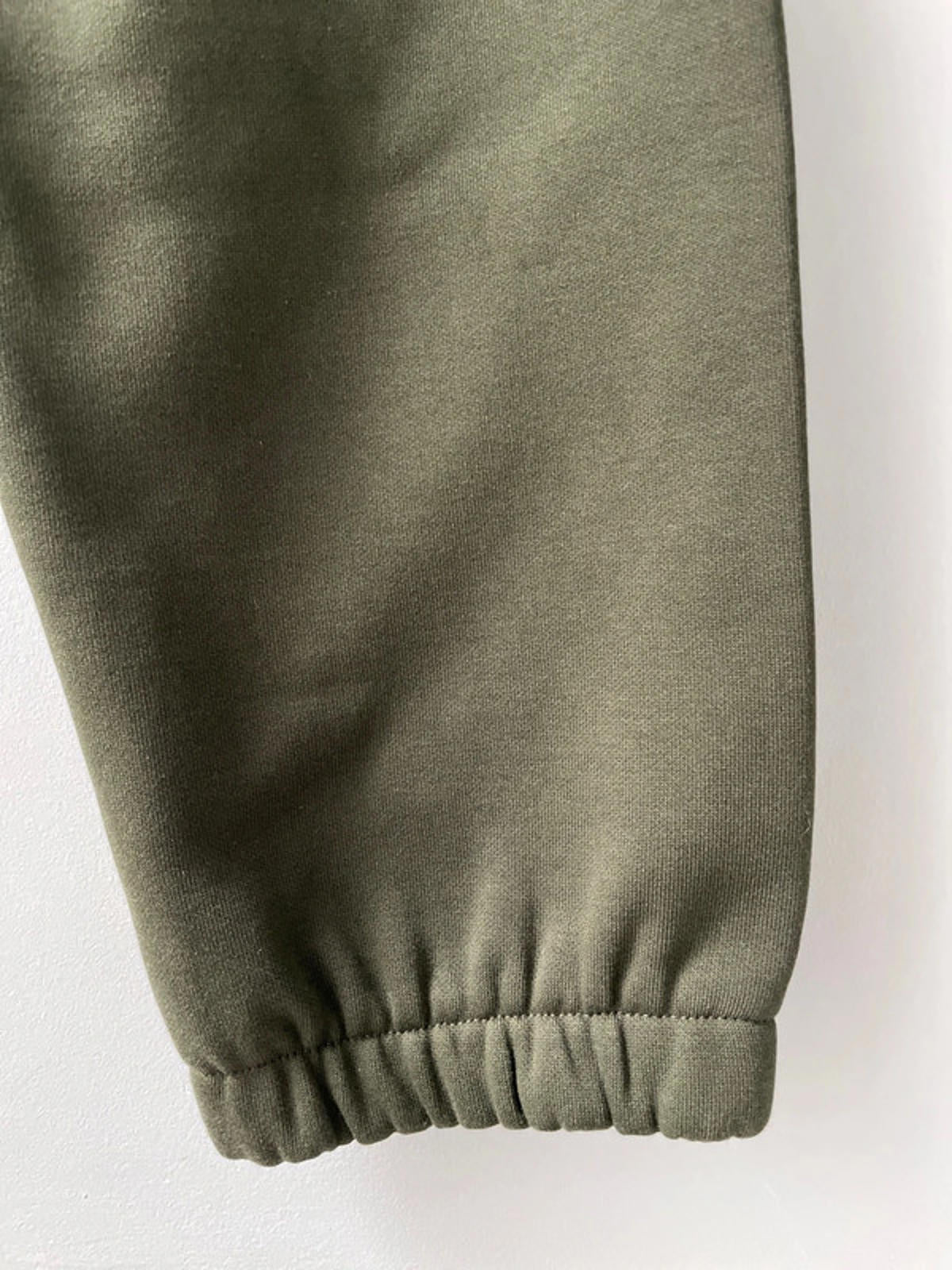Men’s Carhartt WIP Chase Joggers with Hidden Draw String In Olive/Gold - Medium - 2414