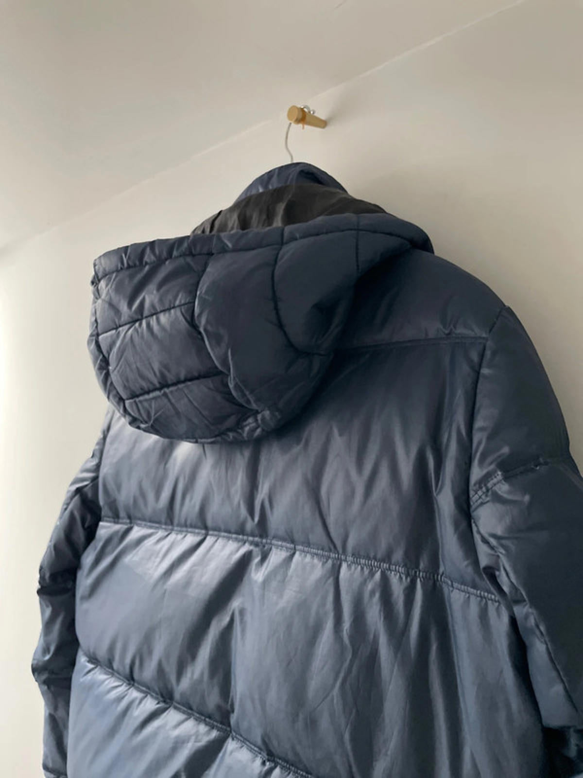 Men’s Guess Down Puffer Jacket with Detachable Hood In Navy - Small - 2381