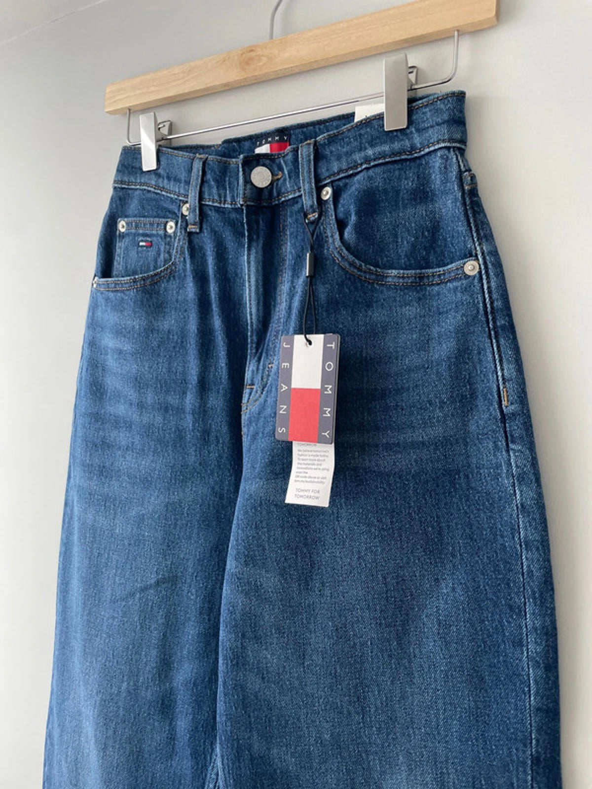 Women’s Tommy Hilfiger Mom Ultra High Tapered Fit Jeans In Navy - W26/L32 - 2348