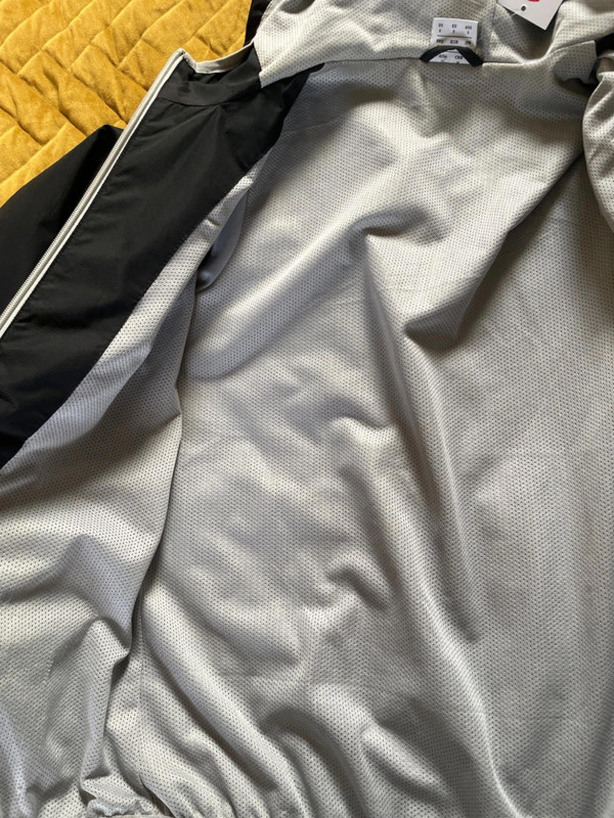Mens New Balance Lightweight Windbreaker Jacket In Black - Small - 1982