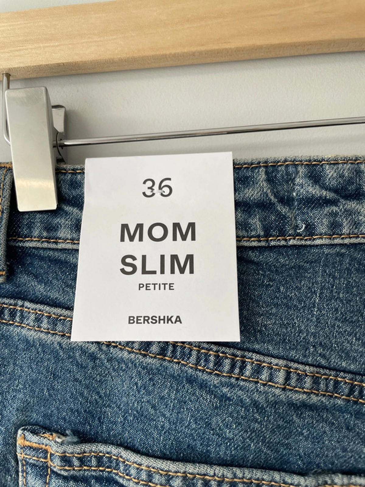 Women’s Bershka Premium Mom Slim Petite Fit Jeans - W28/L24 - 1862