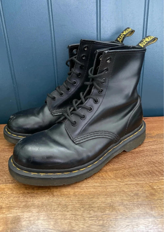 Women’s Dr Martens 11822 Premium Leather Lace Up Boots In Black - UK4- 2171