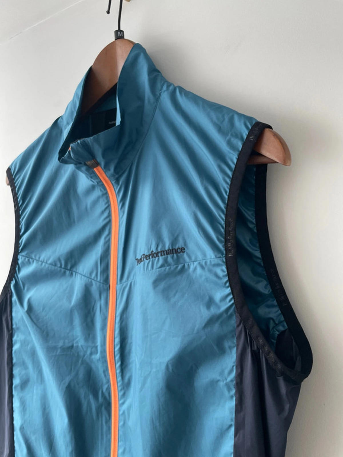 Men’s Peak Performance Meadow Wind Blue Running Vest - Medium - 1987
