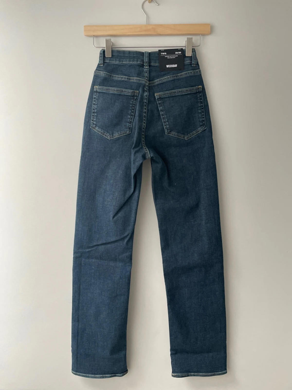 Women’s Weekday Twig Curve Mid Straight Fit Jeans - W25/L30 - 1821