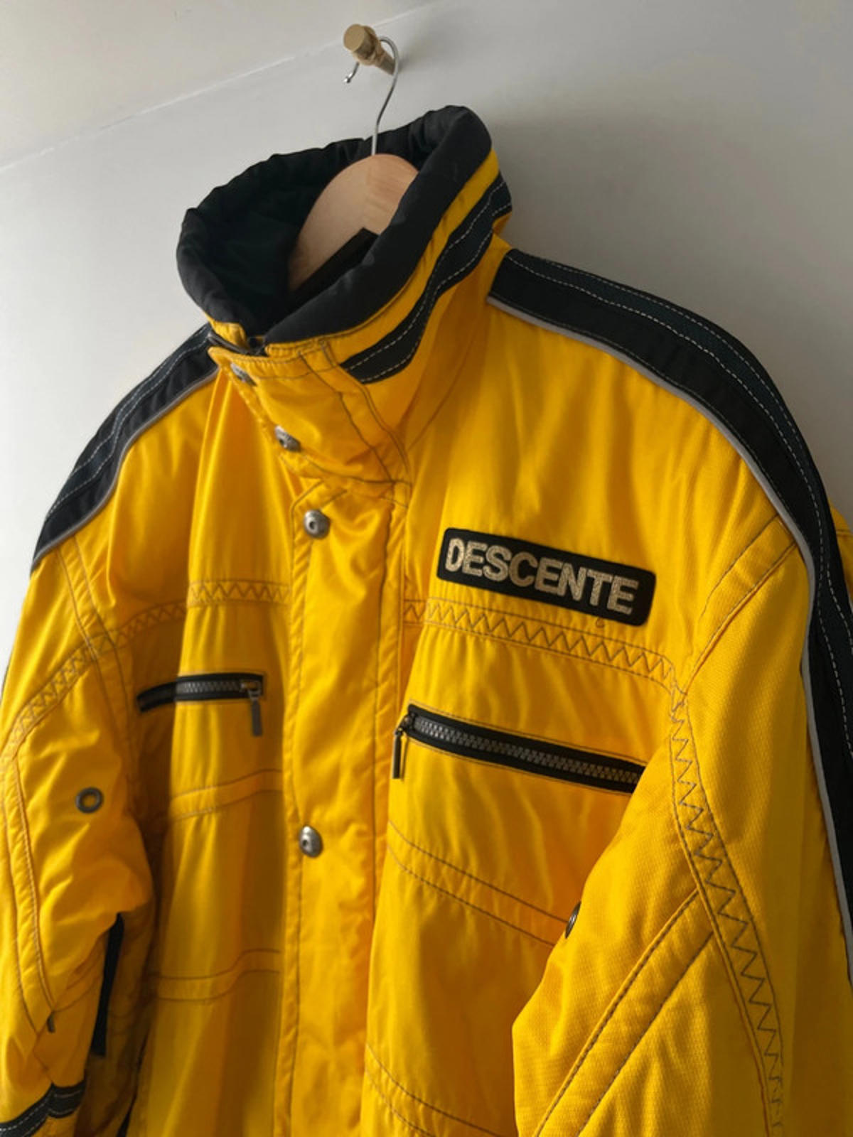 Men’s Descente Vintage Japan Ski Jacket In Yellow/Black - Medium - 2402