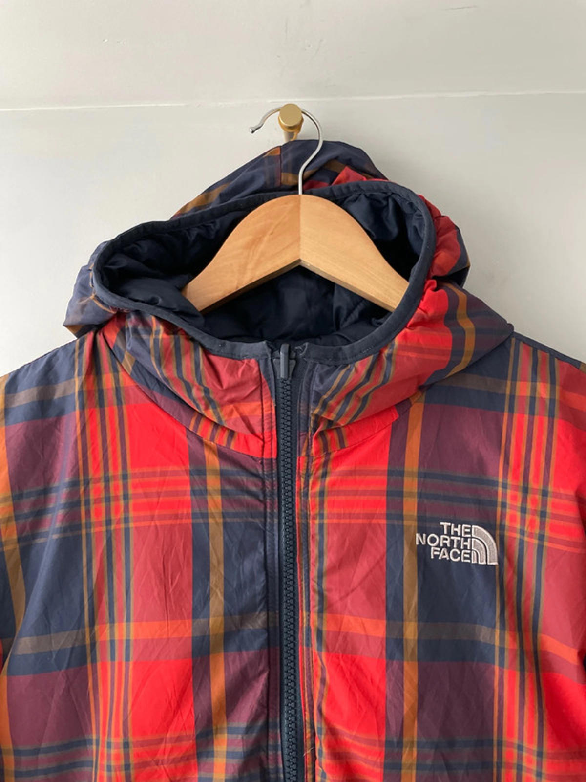 Boys The North Face Checked Padded Hooded Puffer Jacket In Red/Blue - XL- 2374