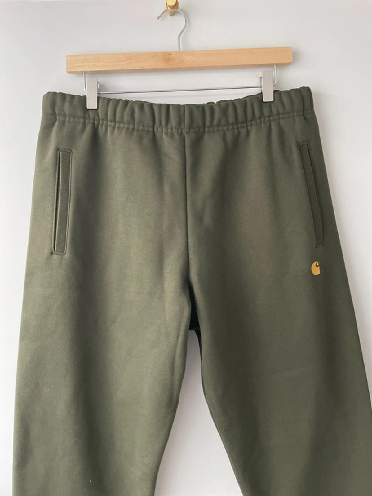 Men’s Carhartt WIP Chase Joggers with Hidden Draw String In Olive/Gold - Medium - 2414