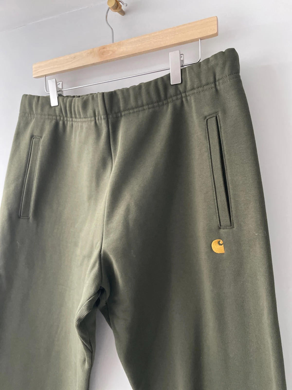 Men’s Carhartt WIP Chase Joggers with Hidden Draw String In Olive/Gold - Medium - 2411