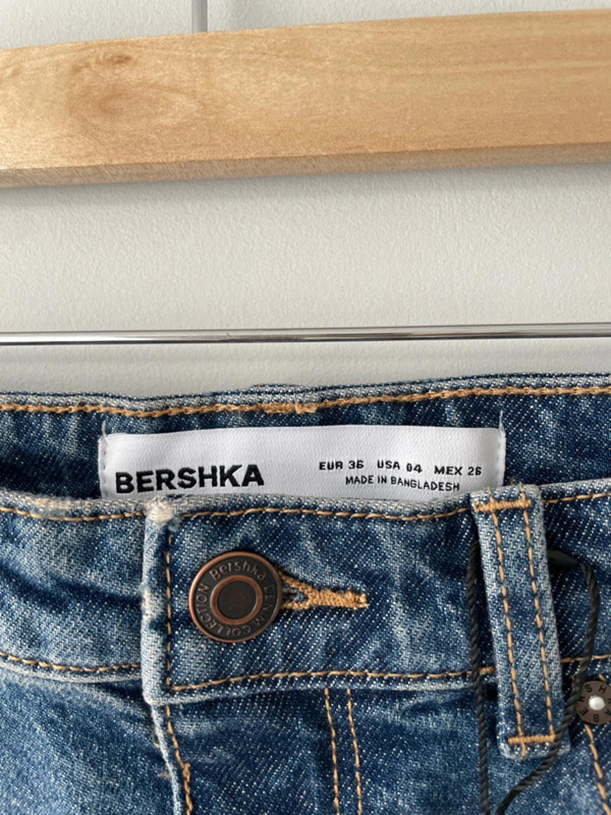 Women’s Bershka Premium Straight Fit Jeans with Raw Edge Hem - W27/L30 - 1863