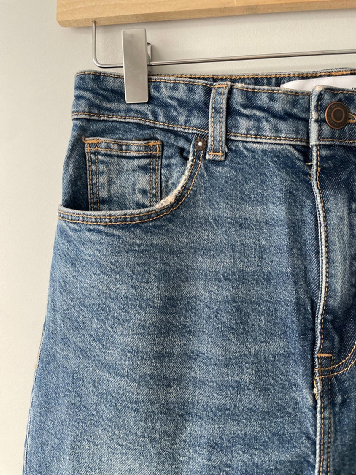 Women’s Bershka Premium Straight Fit Jeans with Raw Edge Hem - W27/L30 - 1863