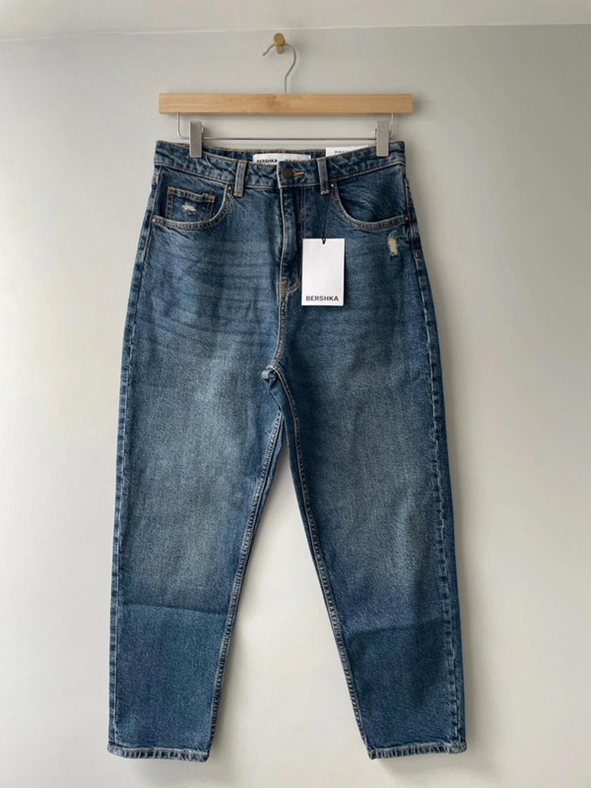 Women’s Bershka Premium Mom Slim Petite Fit Jeans - W28/L24 - 1862