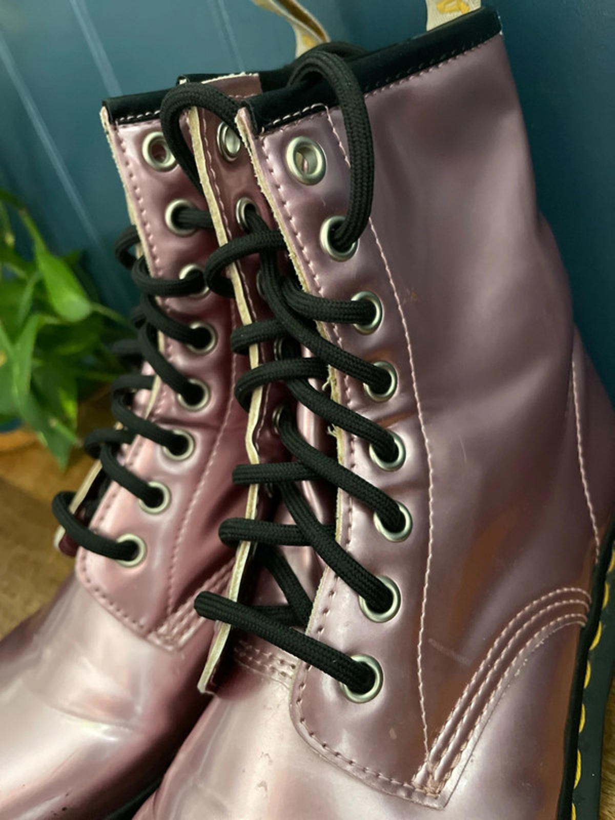 Women’s Dr Martens 1460 Vegan Chunky Sole Lace Up Boots In Goldmix Metallic Pink - UK5 - 2356